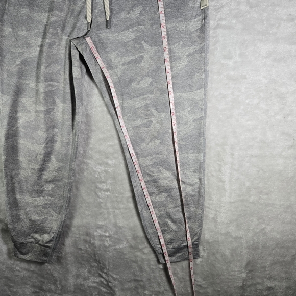 Vuori Performance Jogger Womens Size Medium Joggers Camo Drawstring Active Comfy - Picture 6 of 8